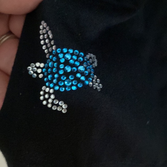 Black cover with sea turtle. - Picture 3 of 4